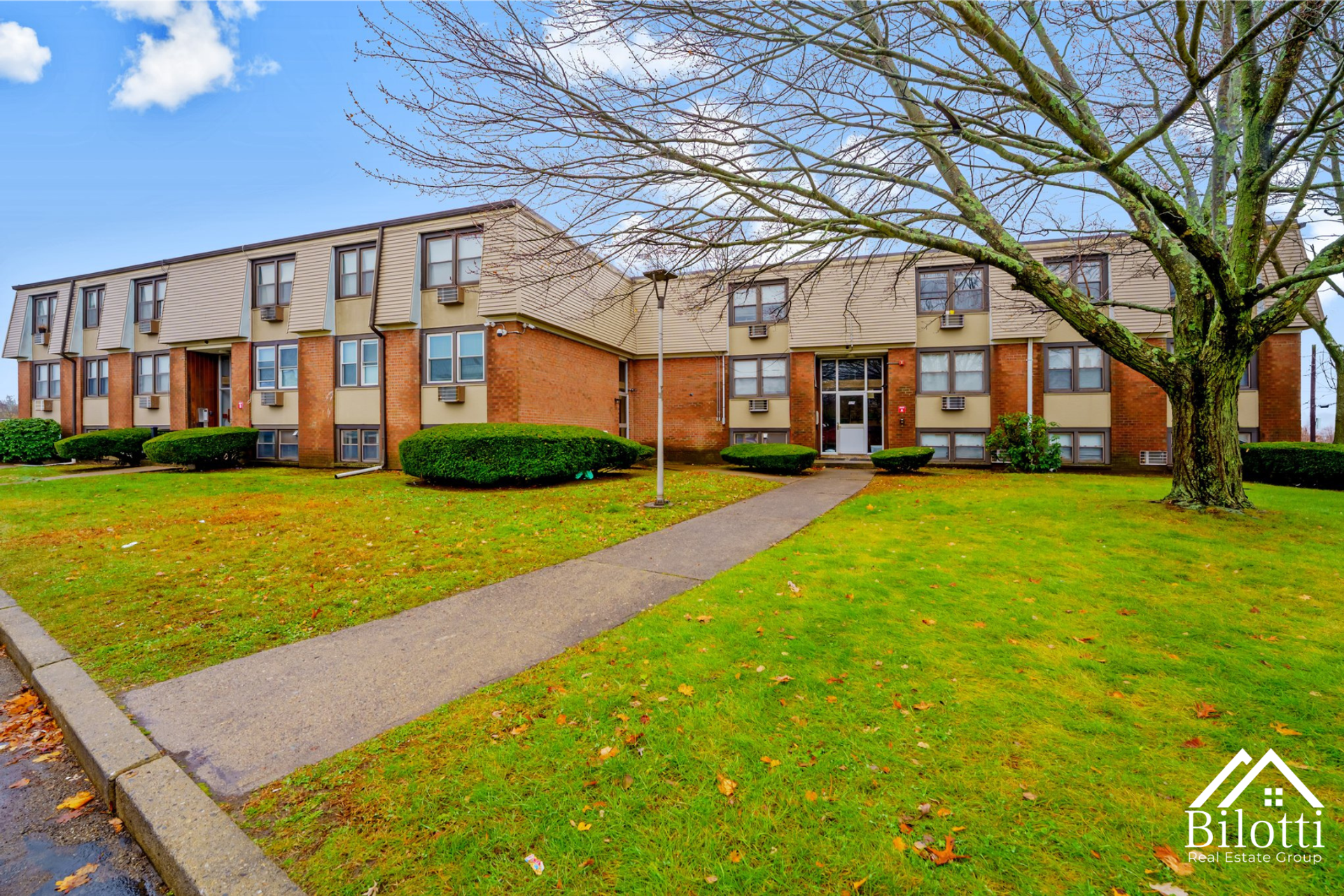 Pawtucket Apartment: 325 Prospect Street