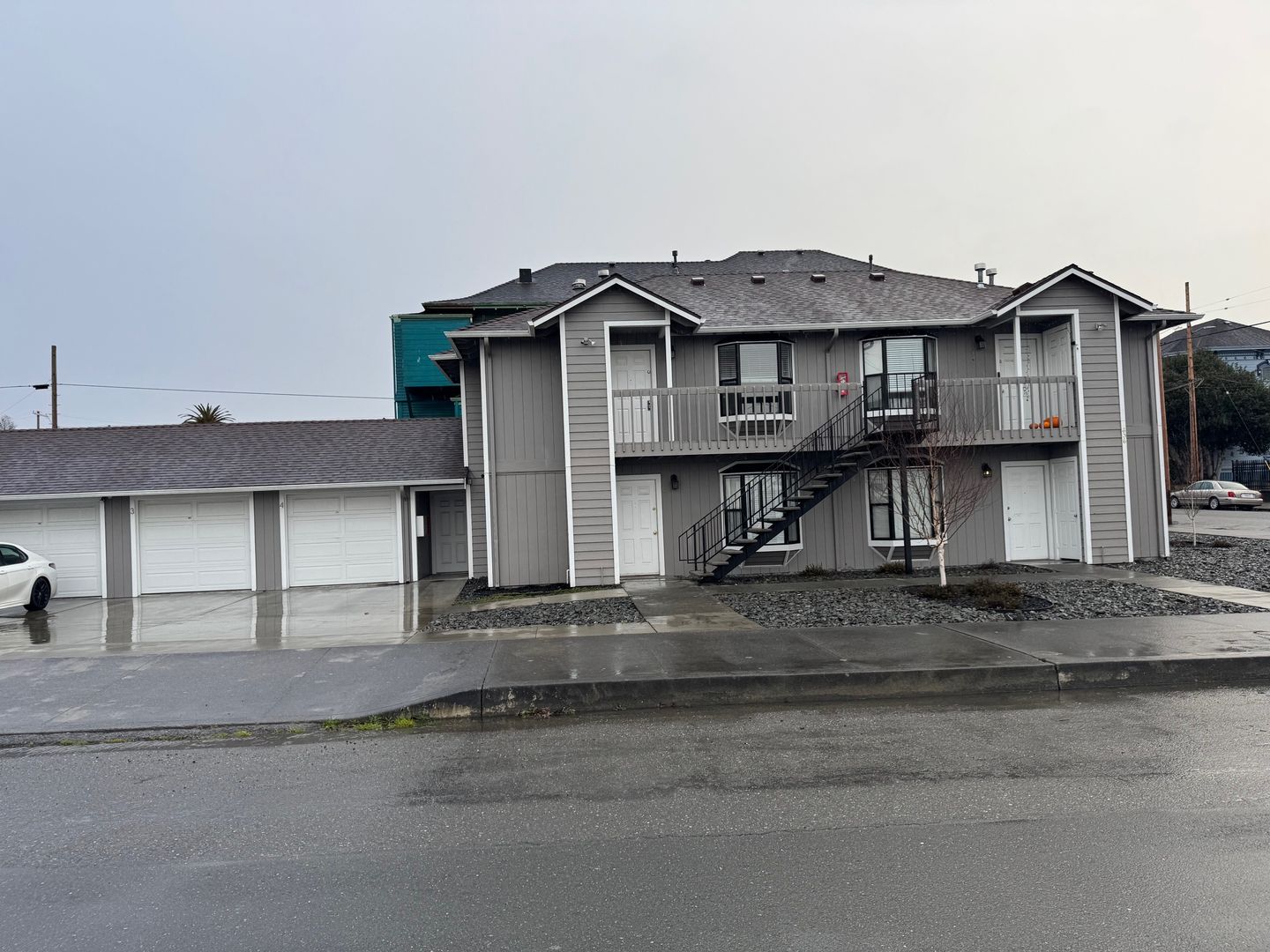 Eureka Apartment: 606 8th ST