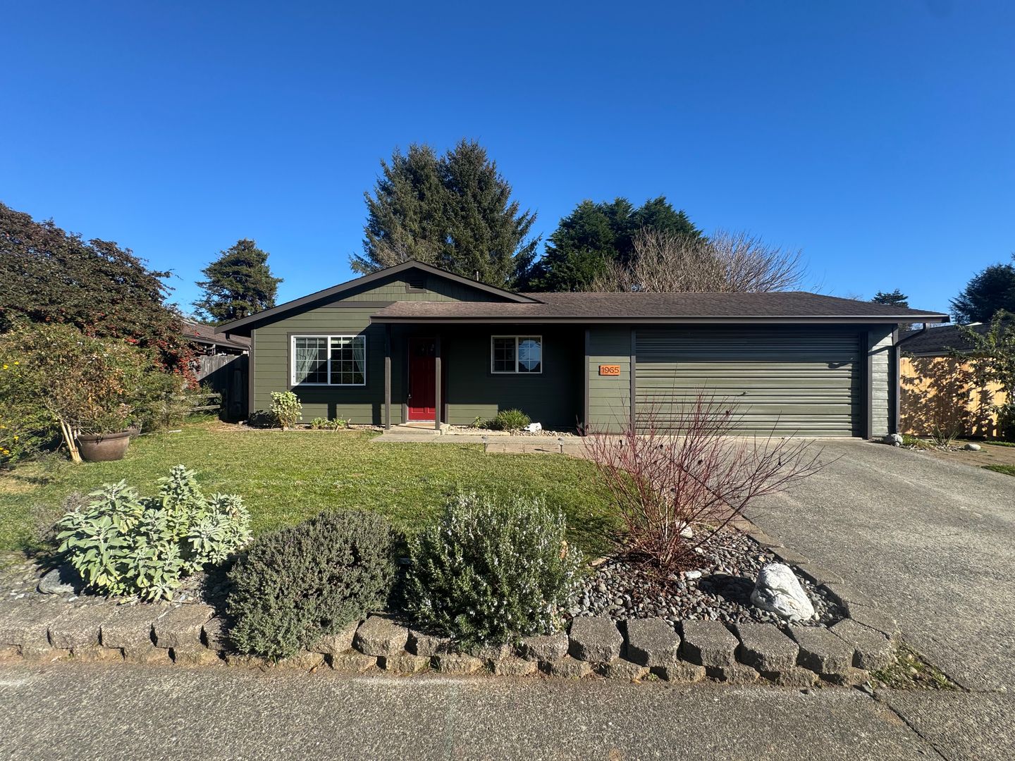 McKinleyville House: 1965 Cypress Ct