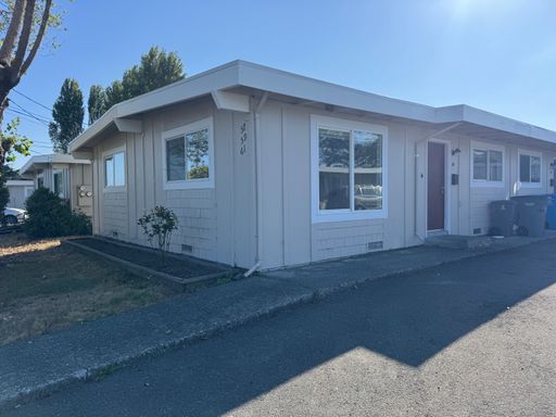 Quiet Arcata location, Mid-Century 2/1, W/S paid, Coin op laundry on site