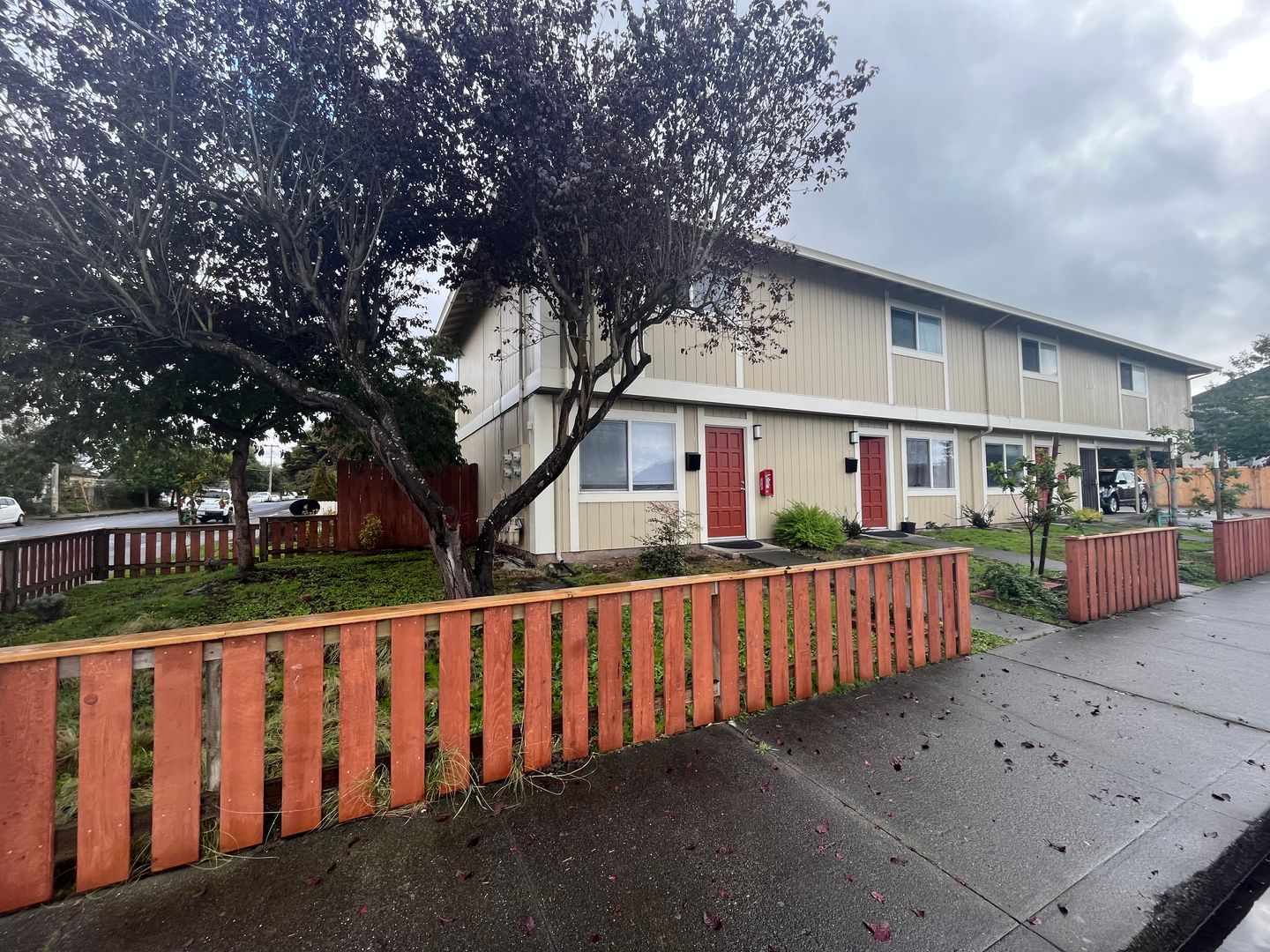 Eureka Apartment: 209 W Simpson