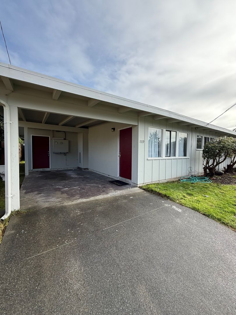 Eureka Apartment: 1123 Vernon ST