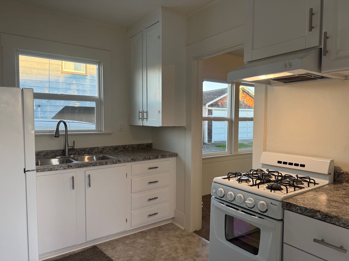 Eureka Apartment: 2015 I ST