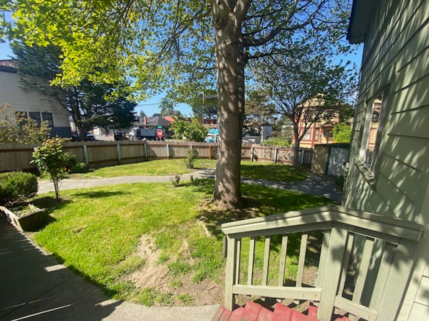 Eureka Apartment: 1021 E ST