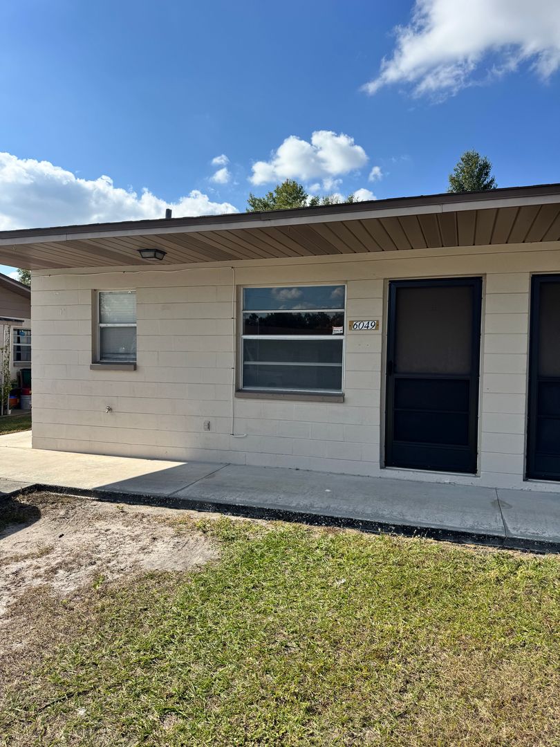 Zephyrhills Apartment: 9th Street