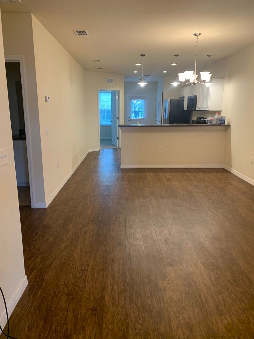 Zephyrhills Apartment: 38070 Daughtery Rd