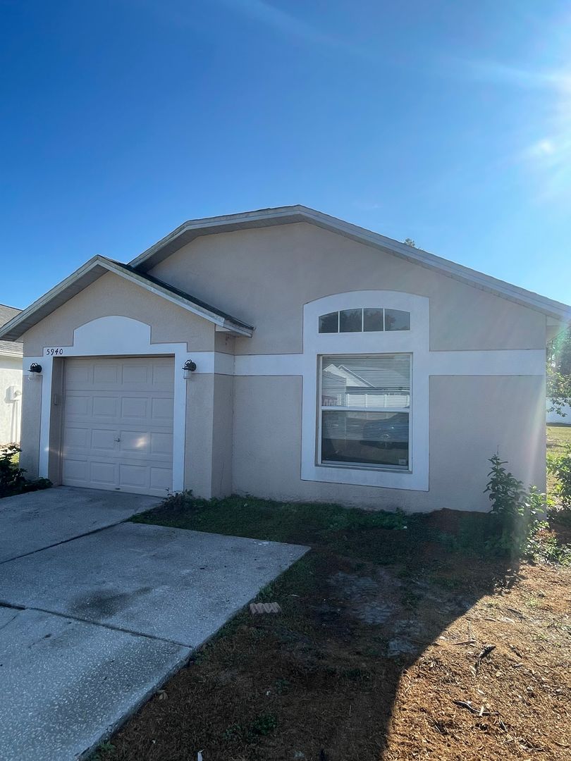 Wesley Chapel House: 5940 Lake Front Dr