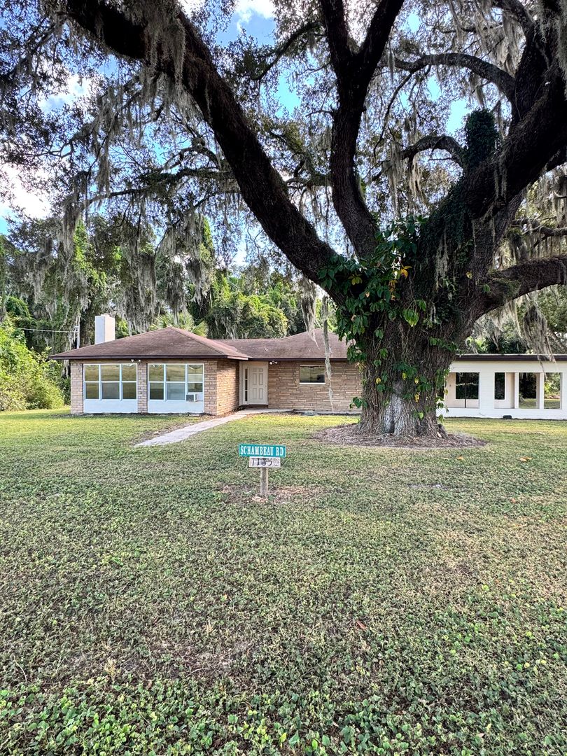 11850 Schambeau Rd, San Antonio