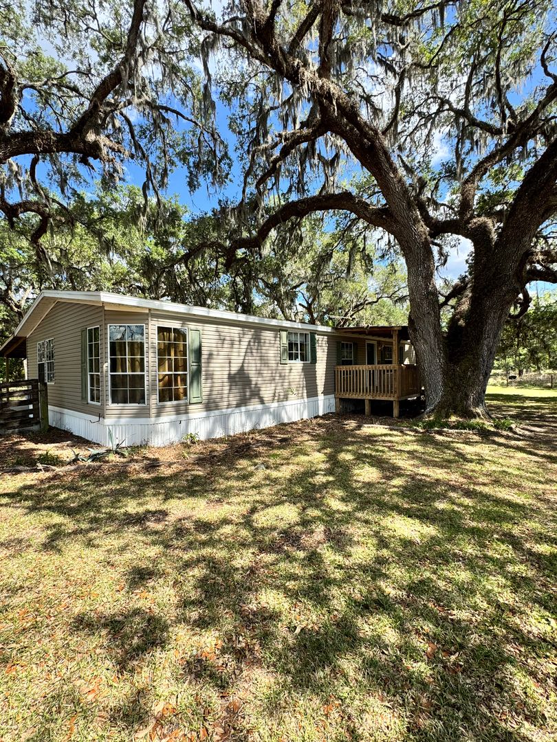 Dade City House: 17640 Bellamy Bros Blvd.