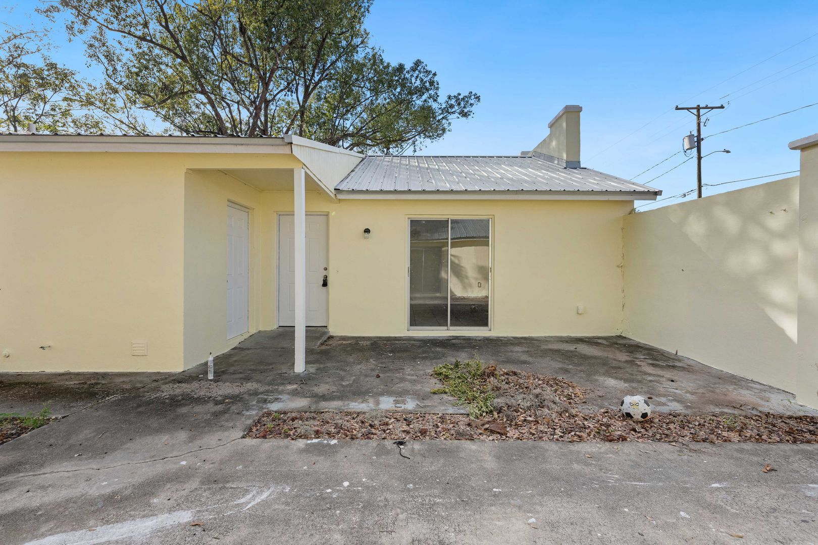 Dade City Apartment: 37540 Martin Lurther King Ave