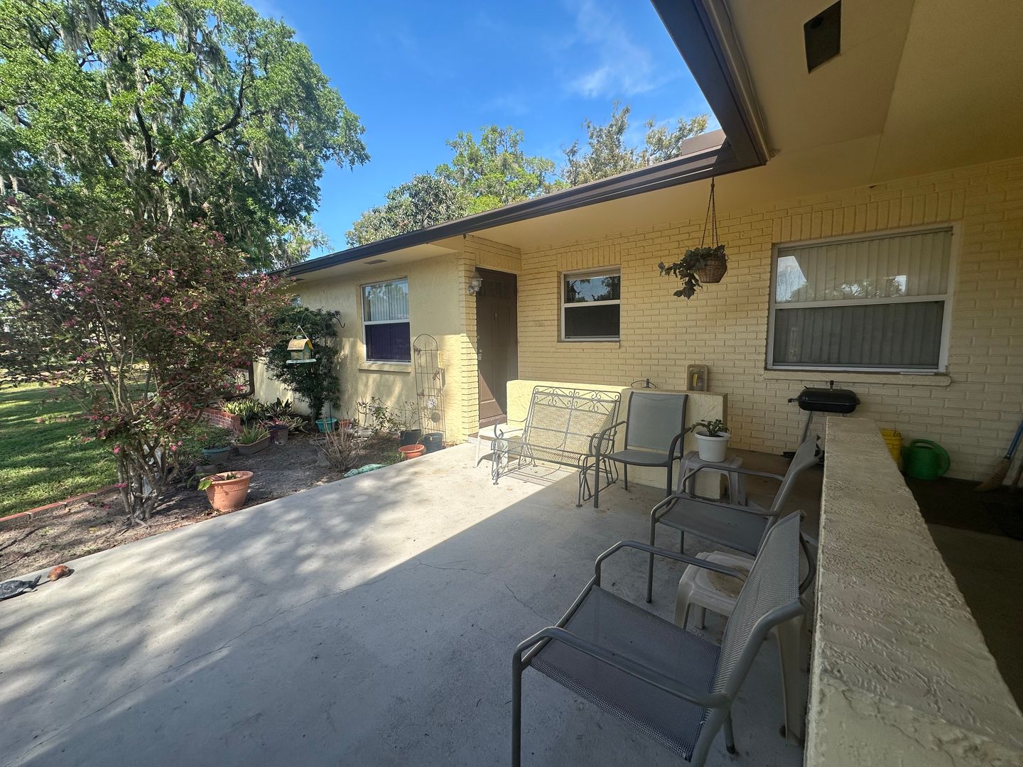 Dade City Apartment: Camphor Drive