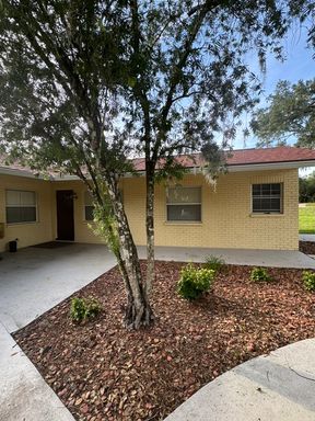 Charming 2 Bedroom Triplex Unit in a Peaceful Park-Like Setting