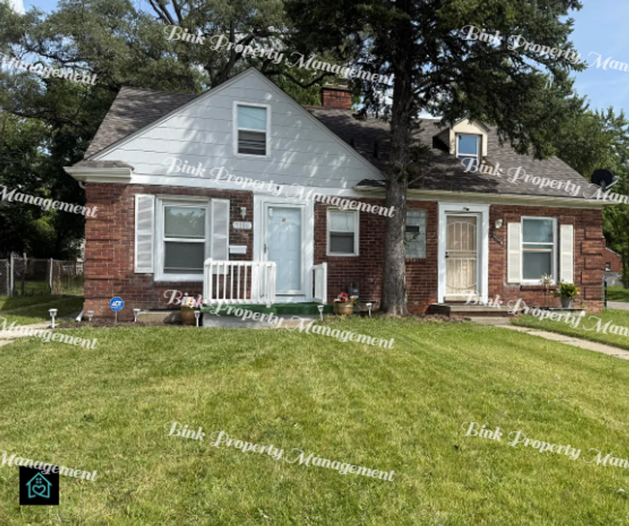 Detroit House: 15808 Southfield Fwy.