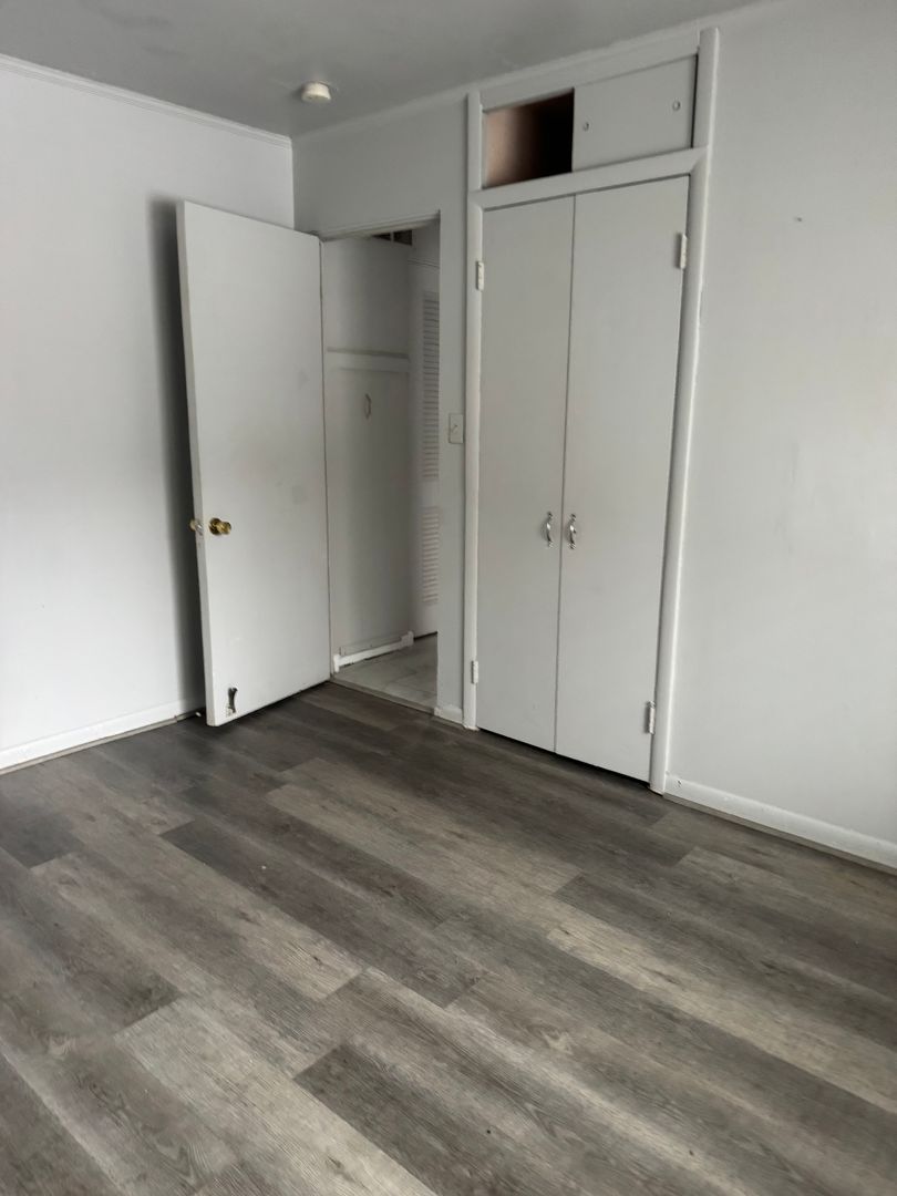 Oak Park House: 10631 Saratoga St