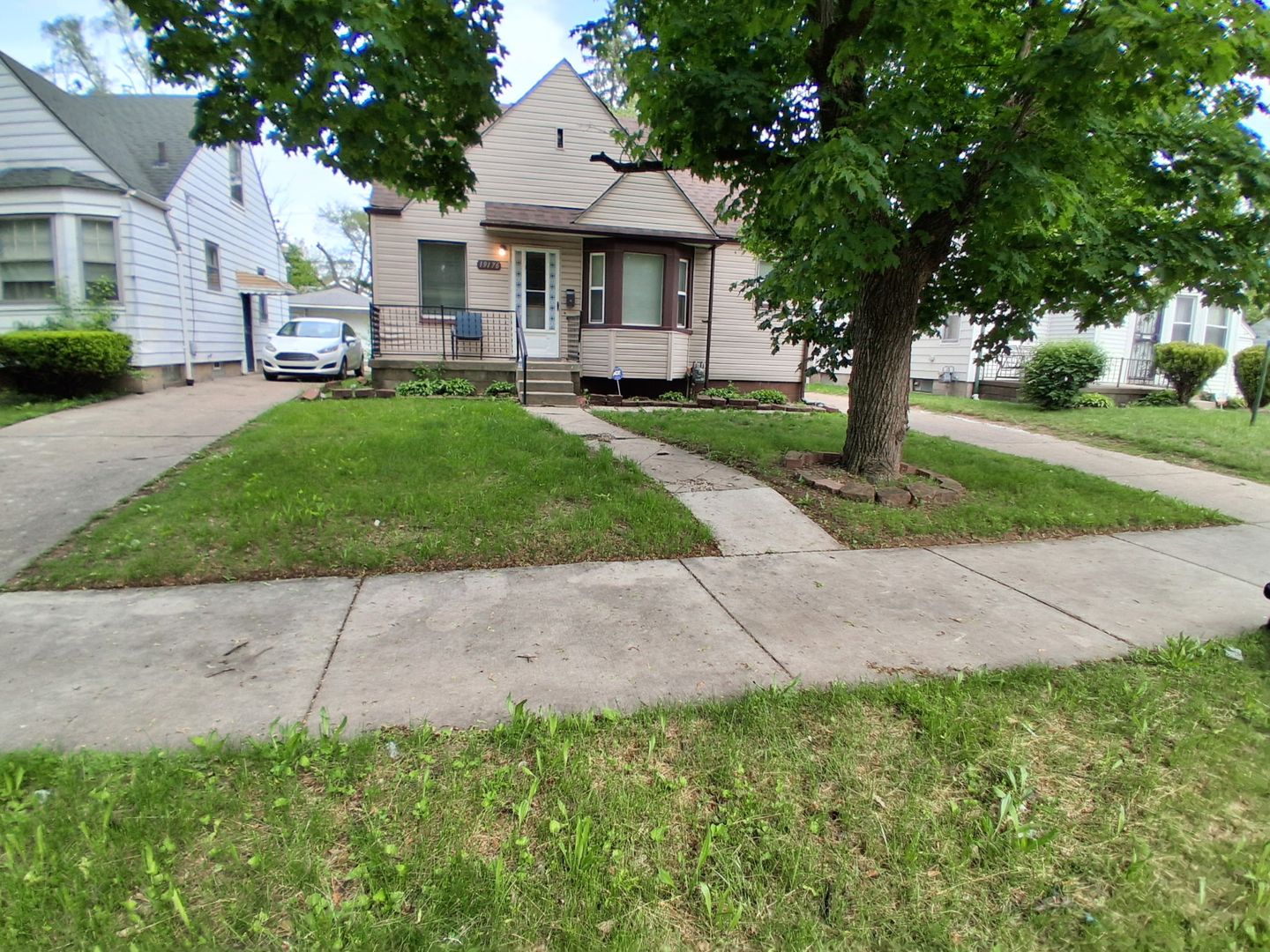 Detroit House: 19176 Grandville Ave
