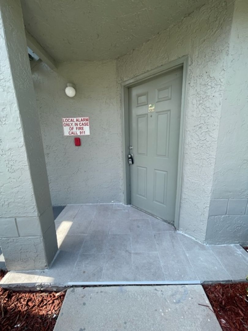 West Palm Beach House: 1401 Village Blvd 1317