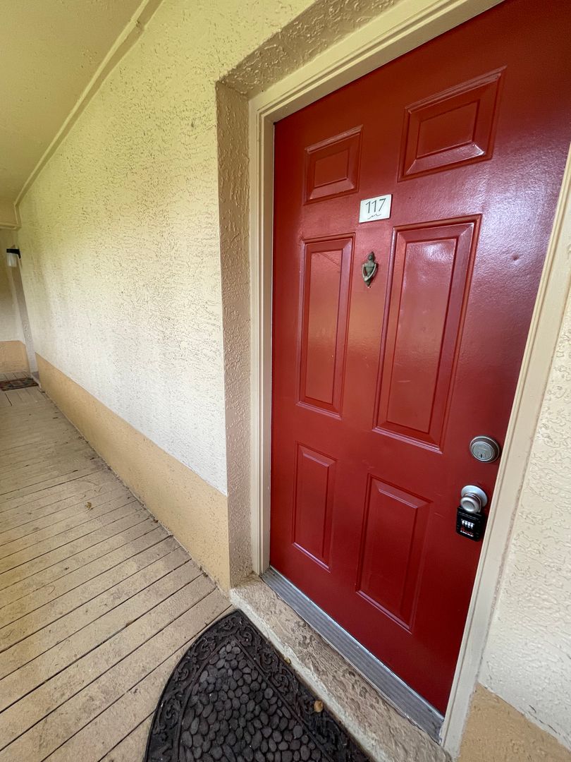 West Palm Beach House: 4783 Via Palm Lake  117