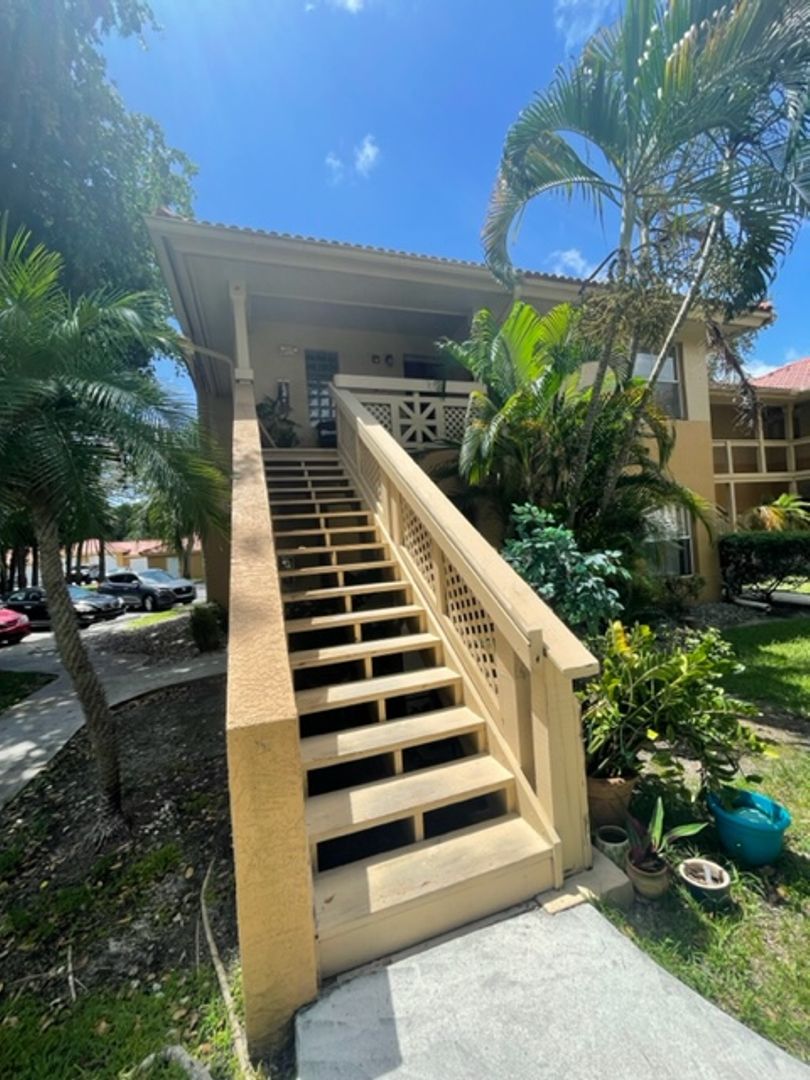 West Palm Beach Condo: 4767 Via Palm Lake