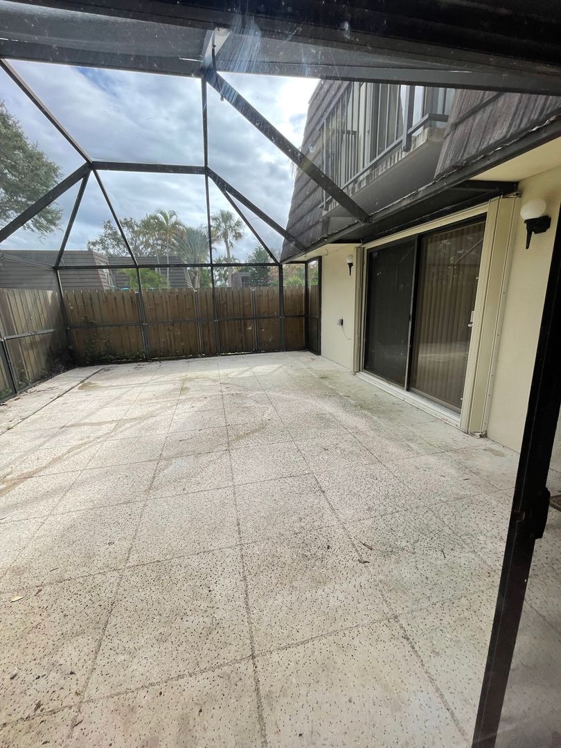 West Palm Beach Townhome: 6902 69th Way