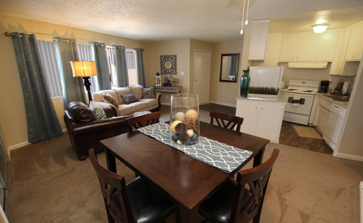 Huge 2 Bedroom Available Now! – photo 1