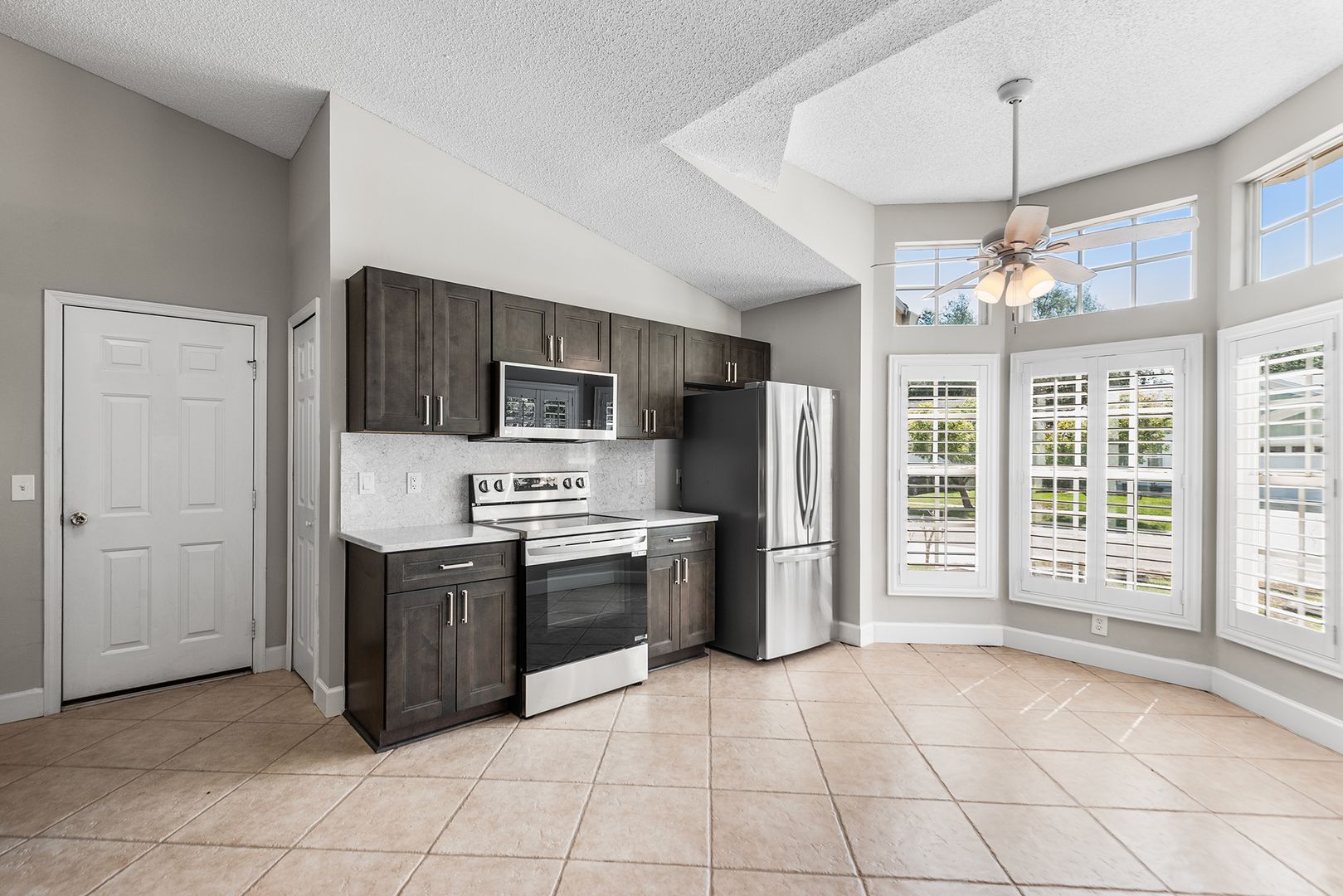 4011 LEVONSHIRE PL, VALRICO, FL 33596 4 of 12