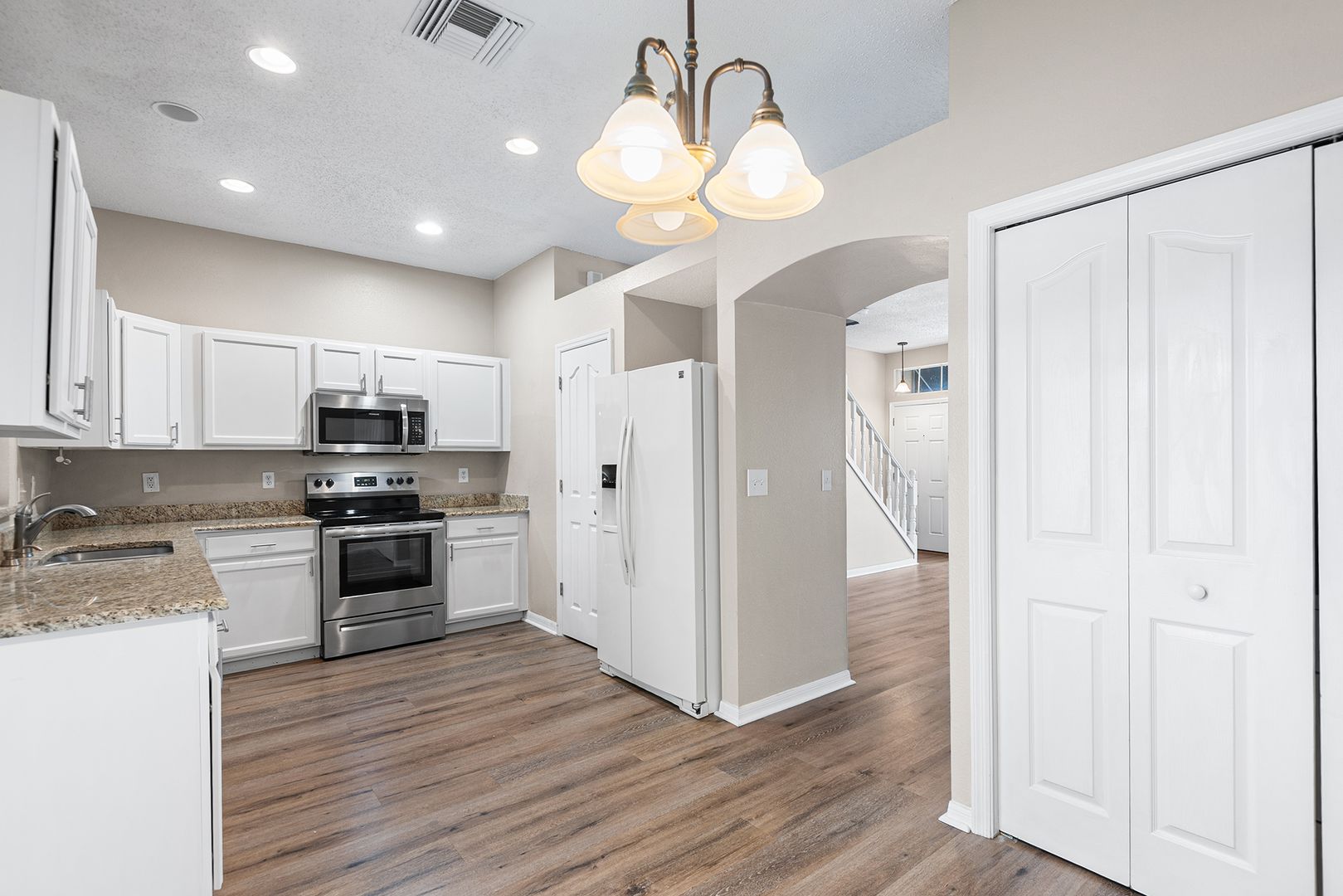 10114 FARMINGDALE PL 4 of 11