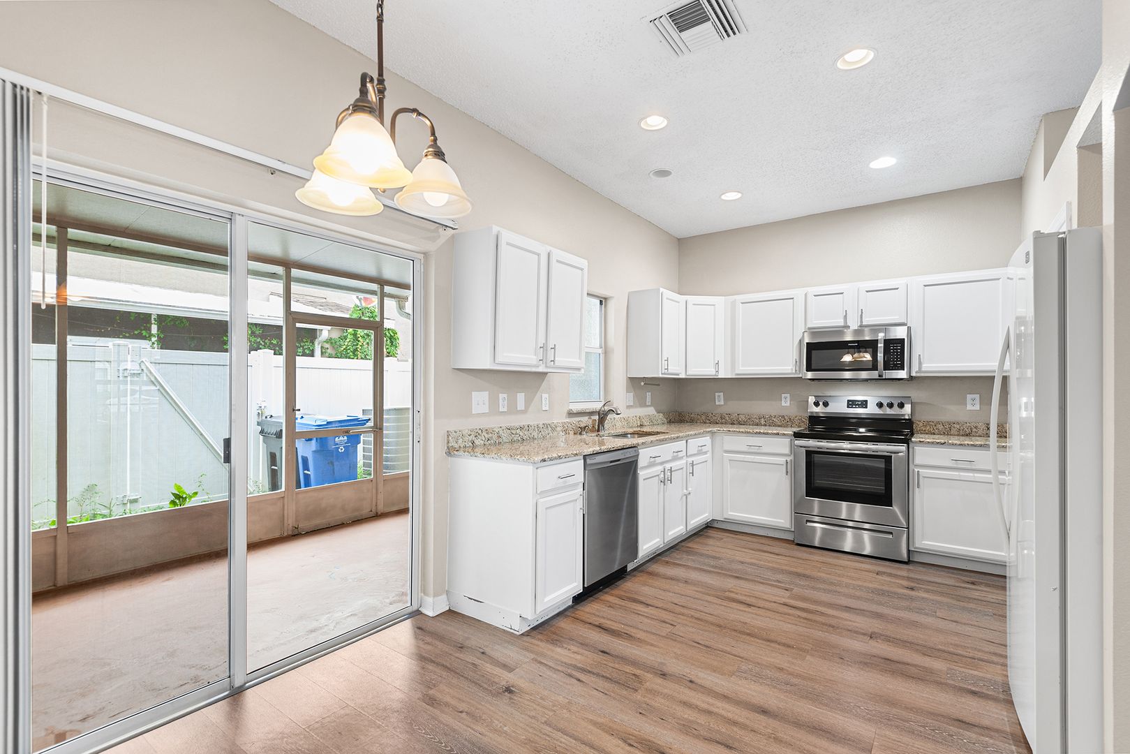 10114 FARMINGDALE PL 6 of 11