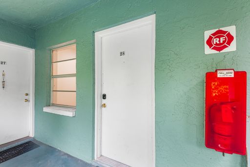 ONE BEDROOM APARTMENT AVAILABLE! – photo 1