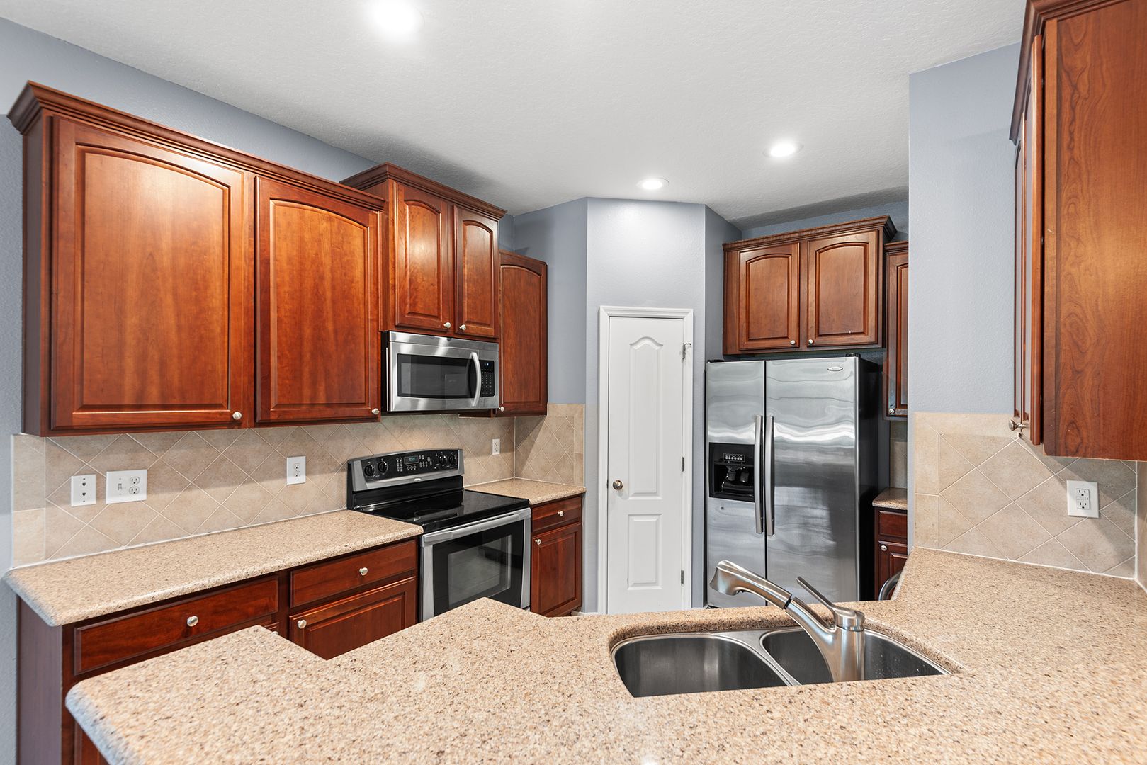 6745 BREEZY PALM DR, RIVERVIEW, FL 33578 3 of 11