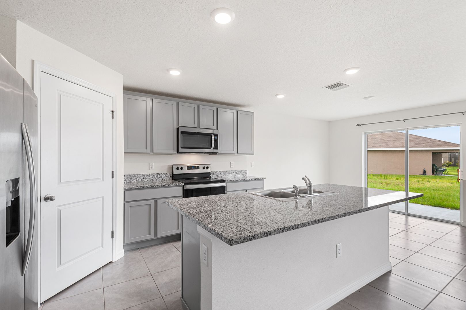 5106 PLUMERIA DR, WIMAUMA, FL 33598 3 of 12