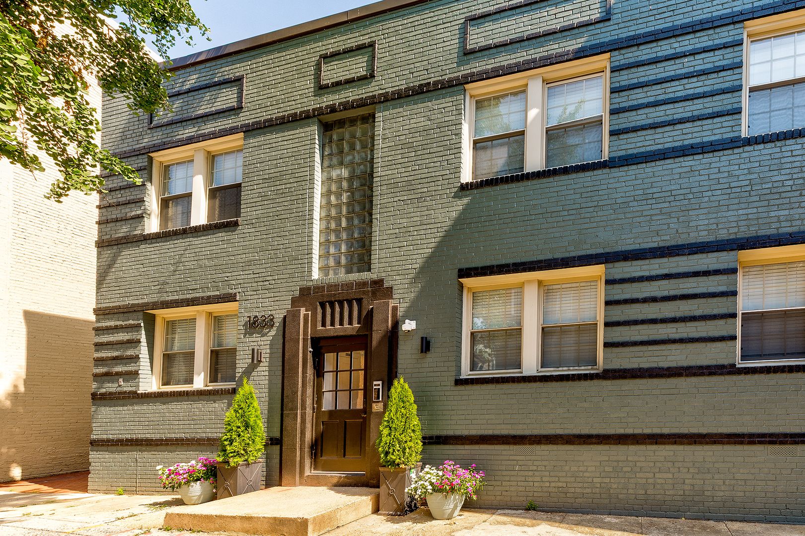 Washington DC Apartment: 1833 Swann St NW