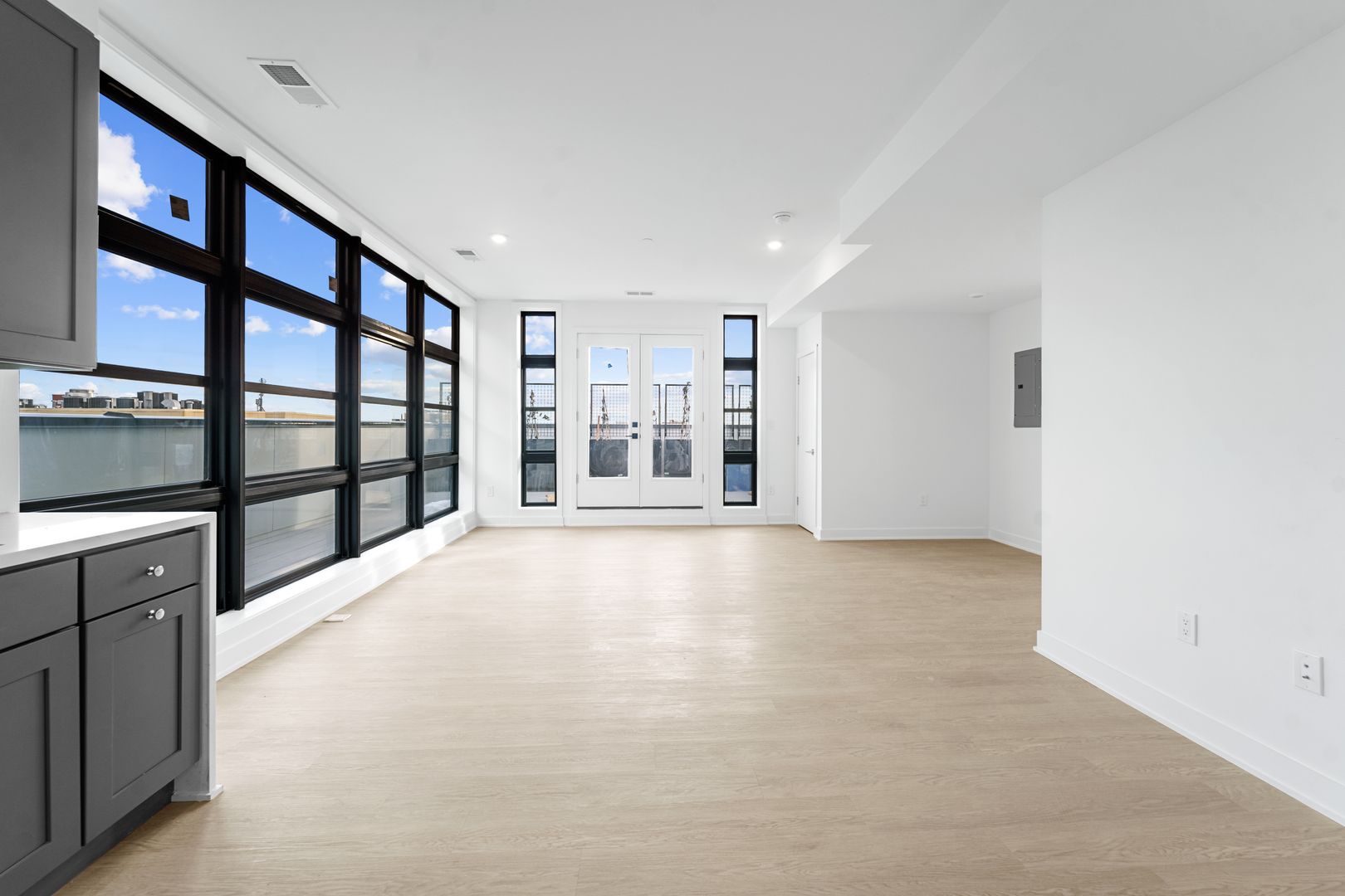 Washington Apartment: 1417 Belmont St NW