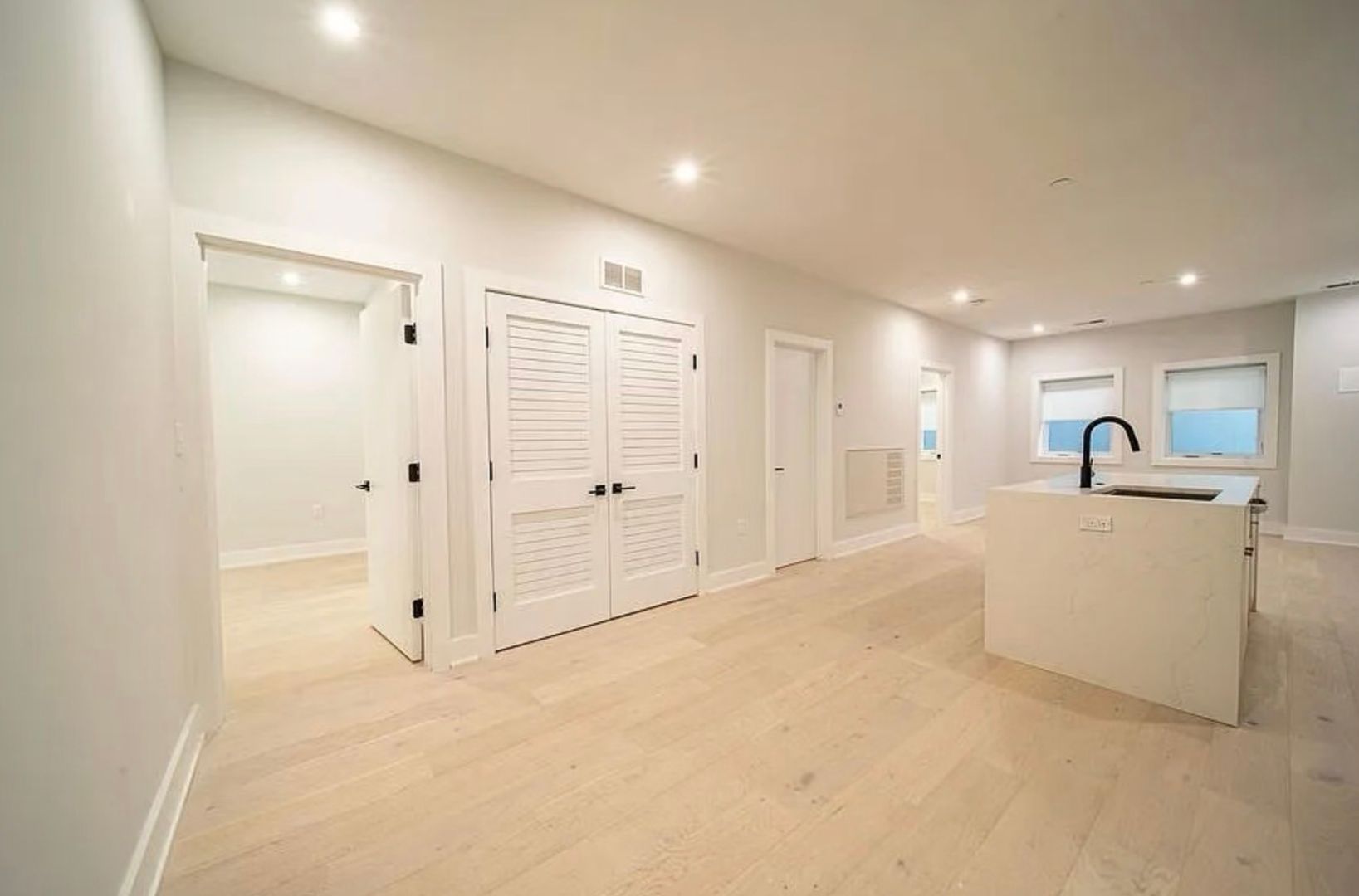 Washington Apartment: 1117 24th Street
