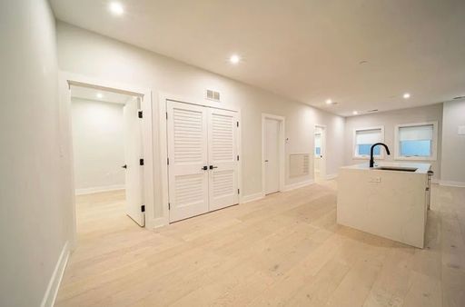 Spacious 2BR / 2.5BA with Outdoor Space in Prime Dupont Circle / West End – photo 1