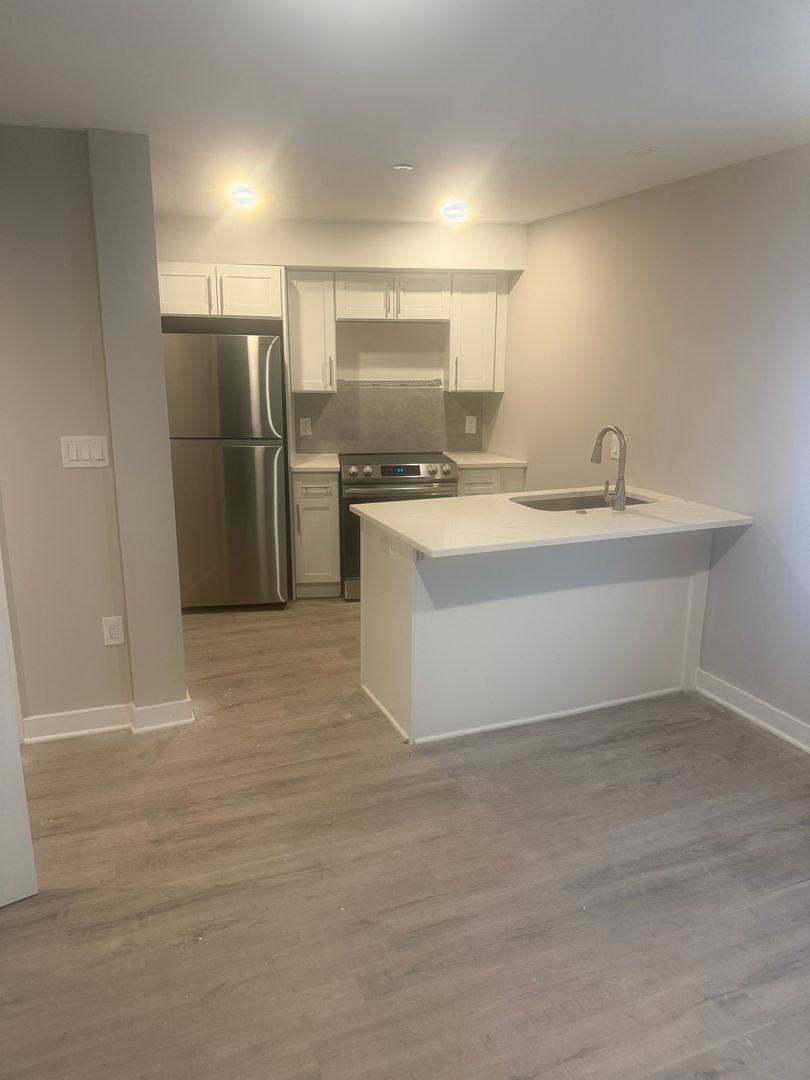 Washington Apartment: 1600 Marion Barry Ave SE