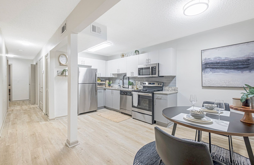 Lower-Level 2 Bedroom, 2 Bathroom Apartments – photo 1