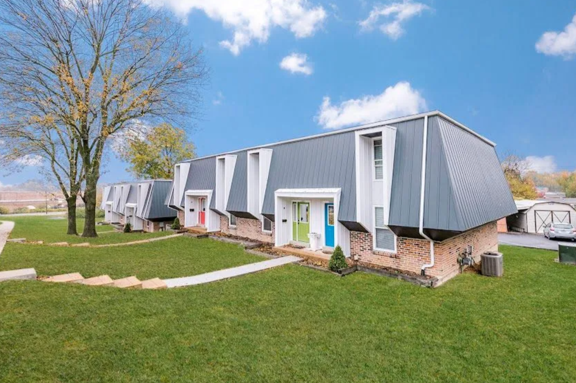 Bridgeton Townhome: 12100 Monter Dr