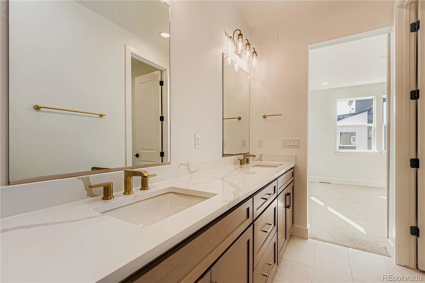 10994 E Geddes Pl 4 of 12