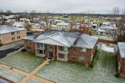 91 Oakridge Drive #8, West Seneca, NY 14224
