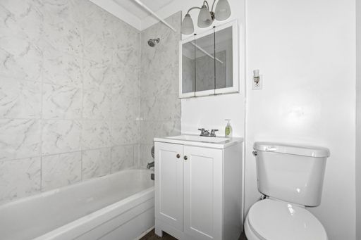 11009/11011 Clifton Blvd, Cleveland, OH 44102
