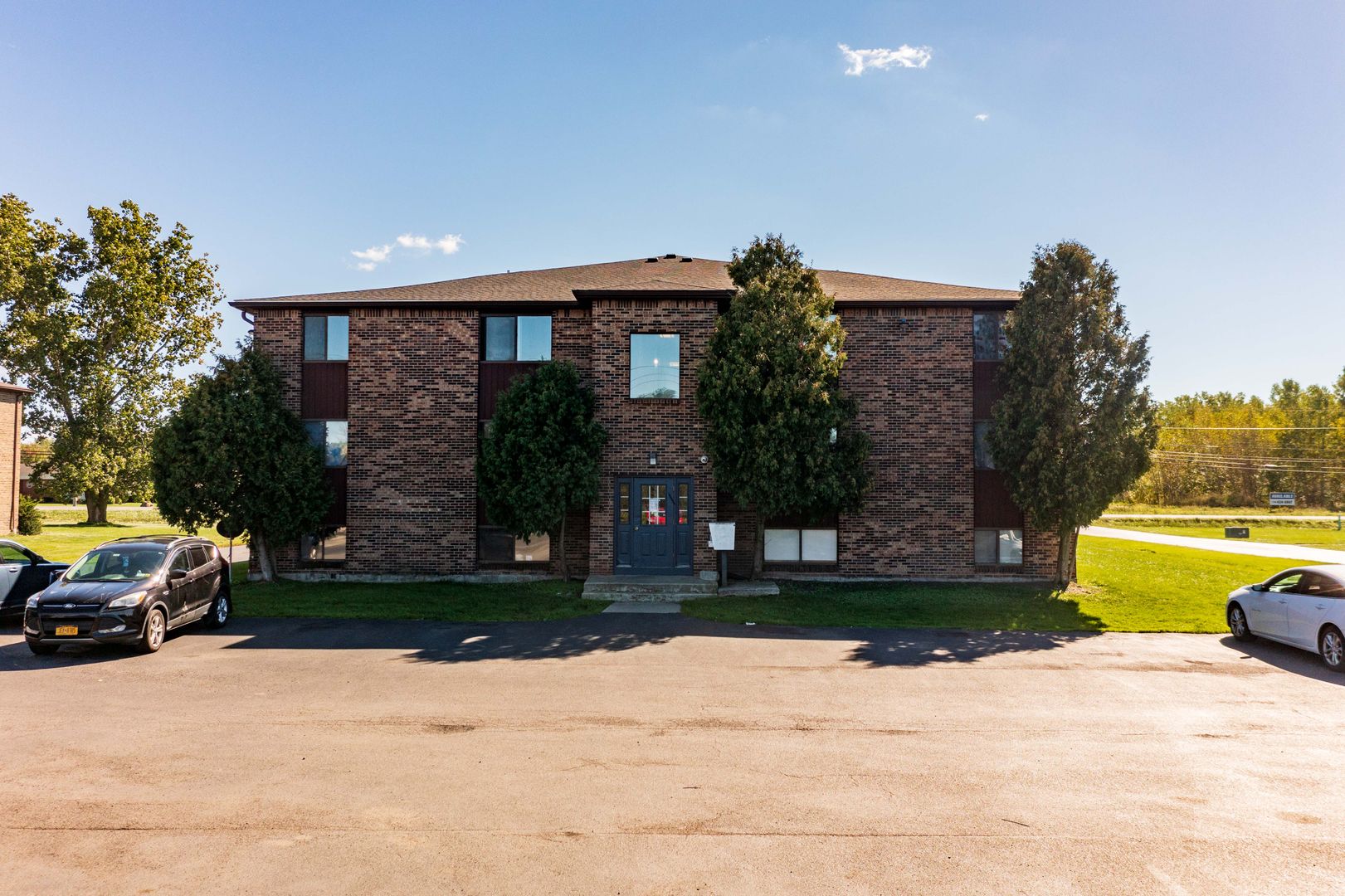 Lockport Apartment: 6367 Robinson Rd