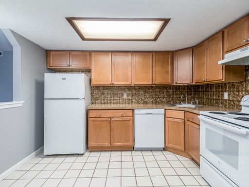 91 Oakridge Drive #8, West Seneca, NY 14224