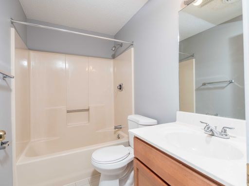 91 Oakridge Drive #8, West Seneca, NY 14224