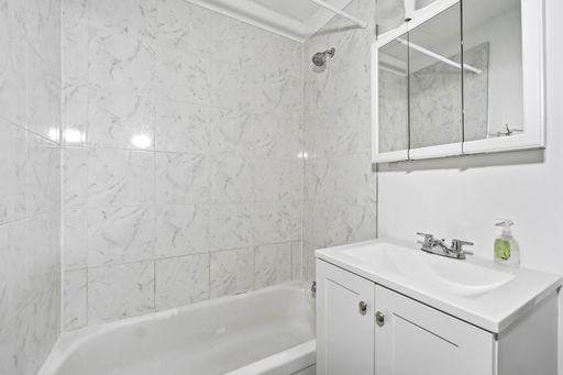 11009/11011 Clifton Blvd, Cleveland, OH 44102