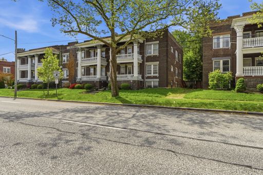 11117 Clifton Blvd #8, Cleveland, OH 44102