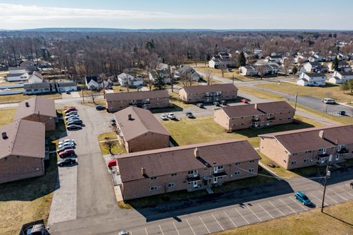 121 Holiday Lane, Unit D-6, Hamburg, NY 14075