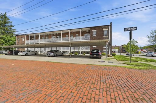 11117 Clifton Blvd #8, Cleveland, OH 44102