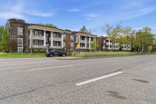 11117 Clifton Blvd #8, Cleveland, OH 44102