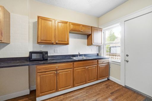 11117 Clifton Blvd #8, Cleveland, OH 44102