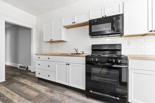 11009/11011 Clifton Blvd, Cleveland, OH 44102